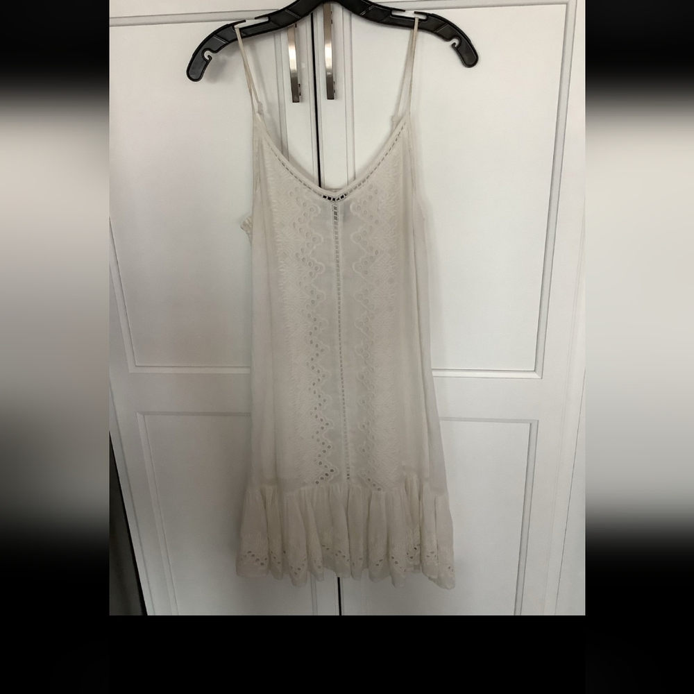 House of Harlow White Flowy dress M/L